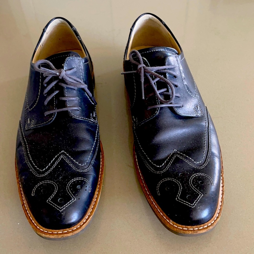 Beautiful classy men’s Ecco wingtips. Excellent 43